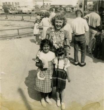 Carolina Cotton w/Children at Tiny Town